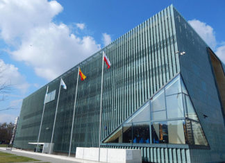 Zwiedzanie Warszawy - dwie turystyczne sensacje ostatnich lat