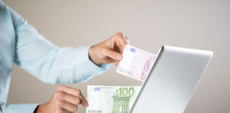 Planowanie wakacji za granicą – nie zapomnij wymienić waluty!