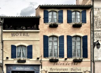 Czy do hotelu można wnosić swoje jedzenie?