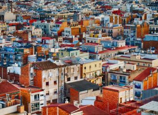 W jakim mieście mieszka najwięcej Polaków?