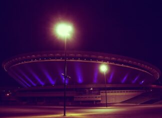 Ile się leci z Katowic do Bangkoku?