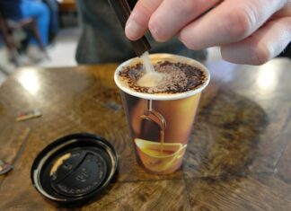 Czego nie można zabrać do walizki?