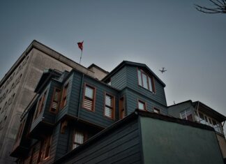 Jak wygląda flaga Polski stara?